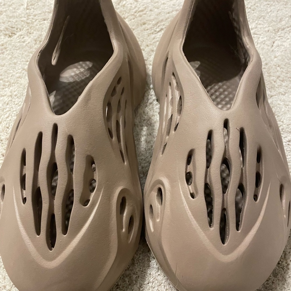 Yeezy‘s foam shoes
